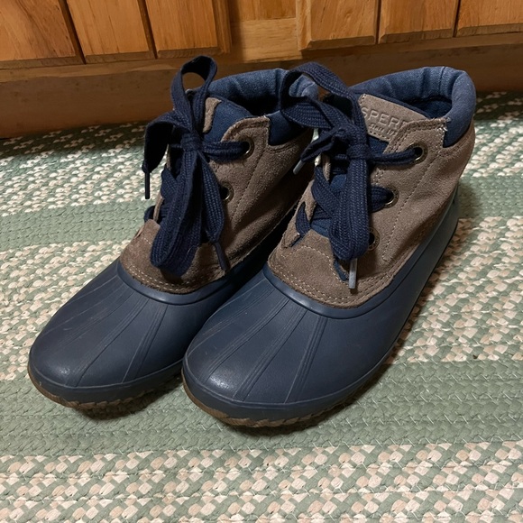 Sperry Women’s Navy and Tan Breakwater Duck Boots - Picture 2 of 9